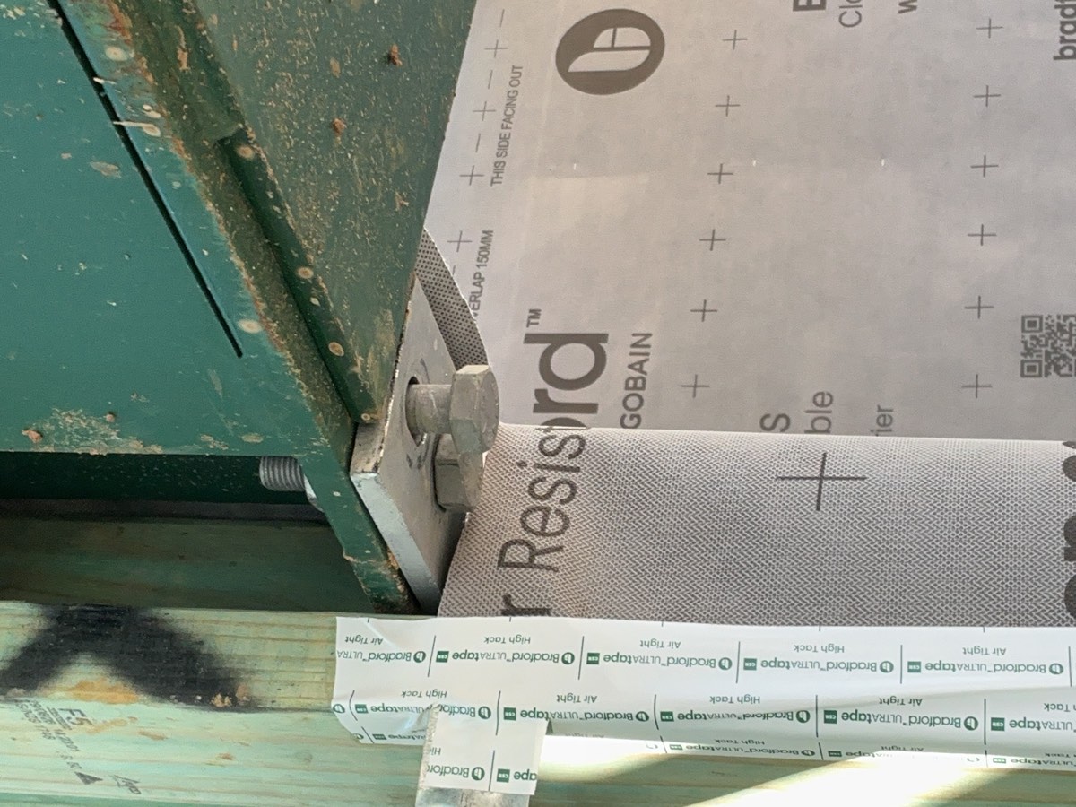 Washer missing at a bolted connection, Austral